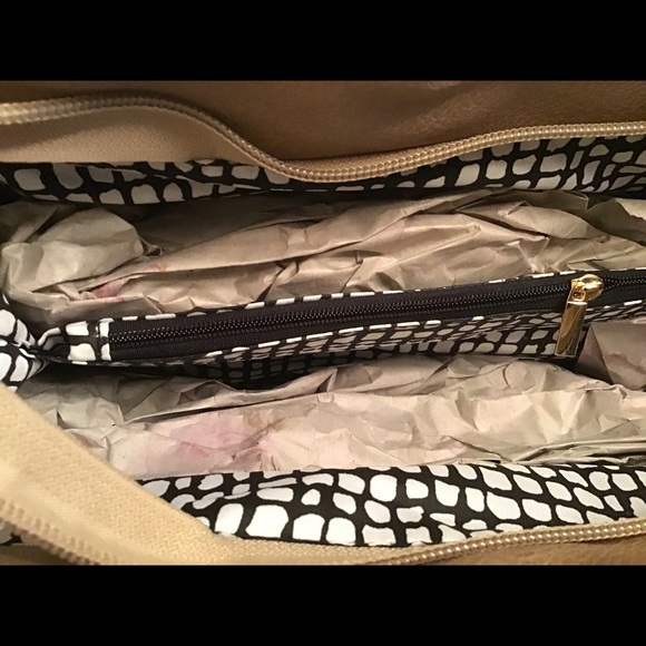 The Ultimate Handbag‼️ 👜 - Picture 6 of 8